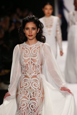 Walter Mendez tasarımı sanat kalpler moda göstermek