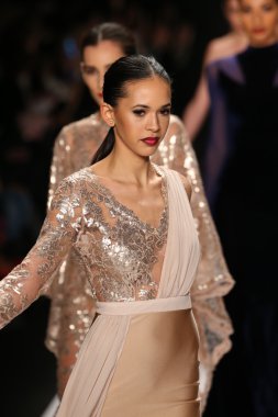 Walter Mendez tasarımı sanat kalpler moda göstermek