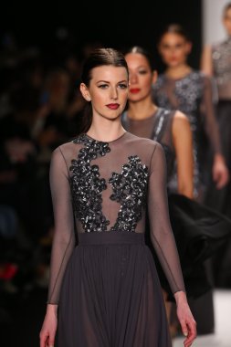 Walter Mendez tasarımı sanat kalpler moda göstermek