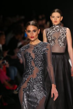 Walter Mendez tasarımı sanat kalpler moda göstermek