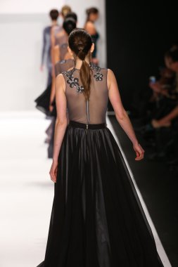 Walter Mendez tasarımı sanat kalpler moda göstermek