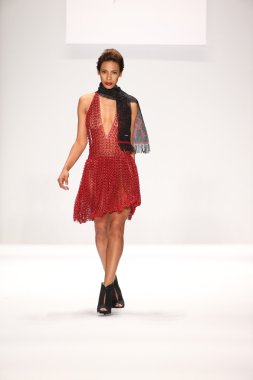 Li Jon heykel Couture Tasarım sanat kalpler moda göstermek