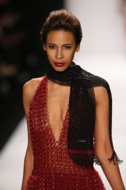 Li Jon heykel Couture Tasarım sanat kalpler moda göstermek