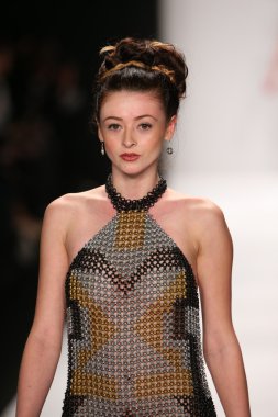 Li Jon heykel Couture Tasarım sanat kalpler moda göstermek