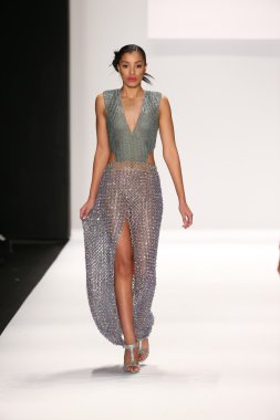 Li Jon heykel Couture Tasarım sanat kalpler moda göstermek