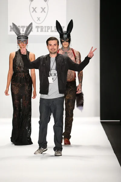 Designer Eric Rozette and models — Stock Photo, Image