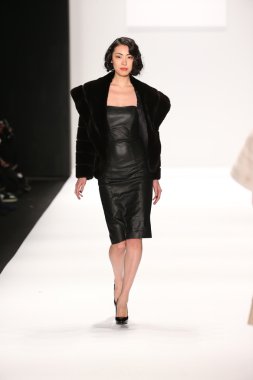 Hallie Sara tasarımı sanat Hearts moda göstermek