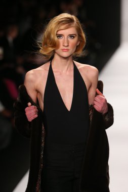 Hallie Sara tasarımı sanat Hearts moda göstermek