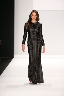 Sanat kalpler defile