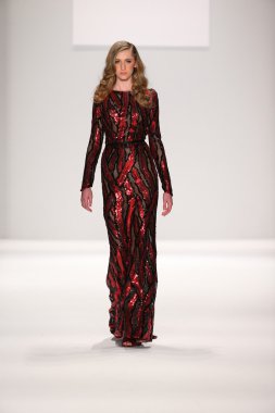 Sanat kalpler defile