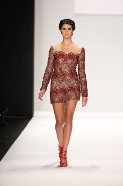 Sanat kalpler defile