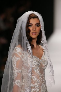 Sanat kalpler defile