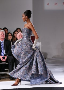 B Michael Amerika defile