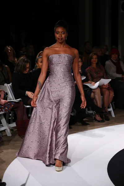 Condola Rashad op de B Michael America fashion show — Stockfoto