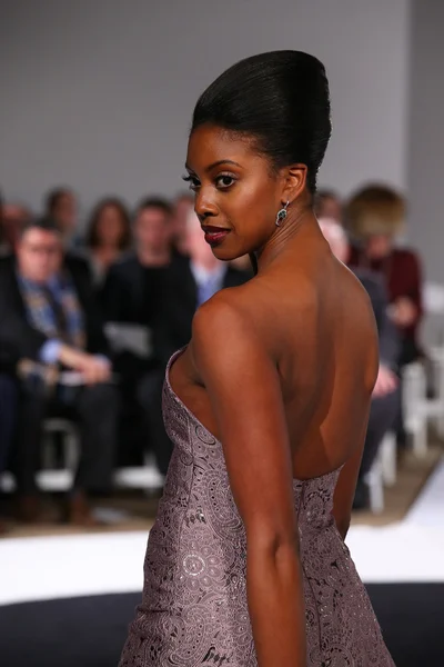 Condola rashad auf der b michael america fashion show — Stockfoto