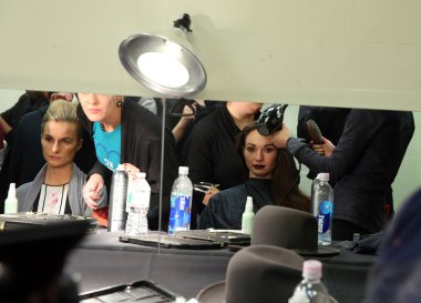 Sahne arkasında B Michael Amerika defilede