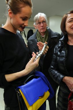 Sahne arkasında B Michael Amerika defilede