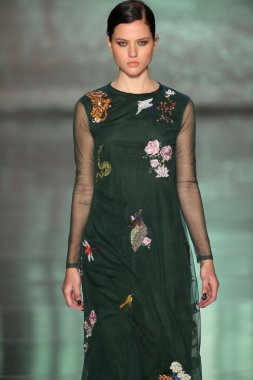 nicole miller defile