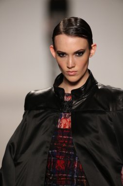 Mark ve Estel defile