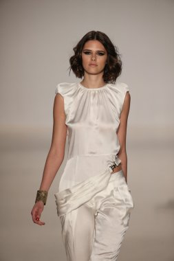 Mark ve Estel defile