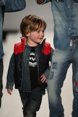 Nike Levi's çocuklar defile