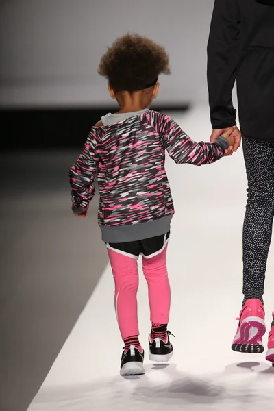 Nike levi 's kids fashion show — Stockfoto