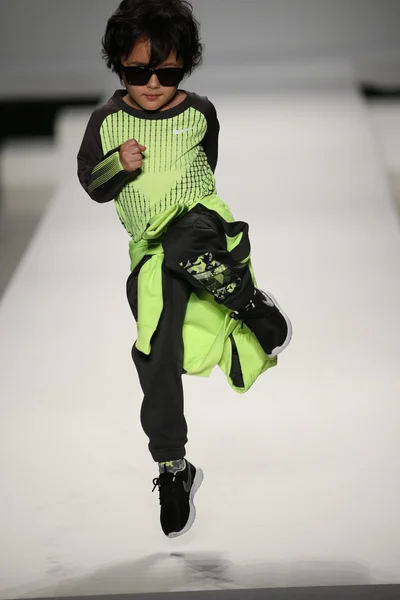 Nike Levi's παιδιά επίδειξη μόδας — Φωτογραφία Αρχείου