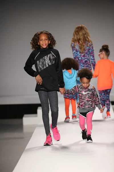 Nike Levi's Kids modeshow — Stockfoto