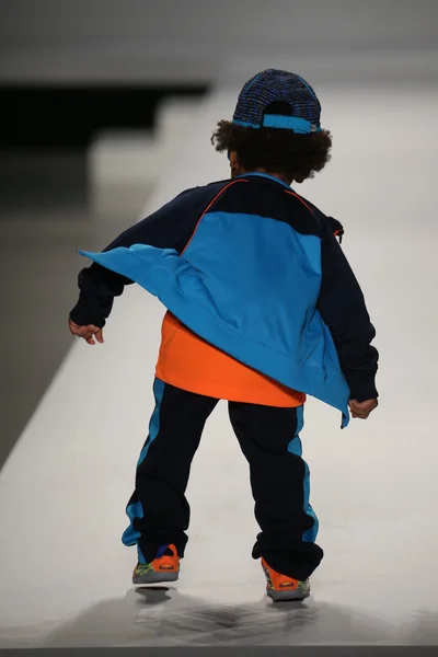 Nike Levi 's Kids desfile de moda — Fotografia de Stock