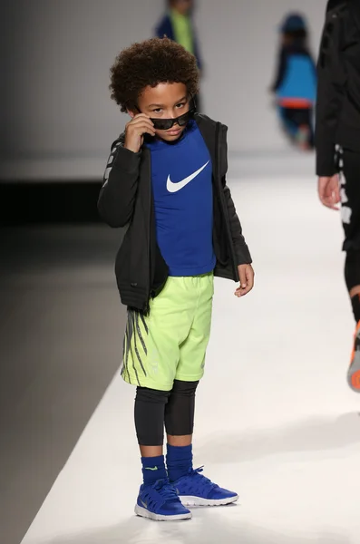 Nike Levi's παιδιά επίδειξη μόδας — Φωτογραφία Αρχείου