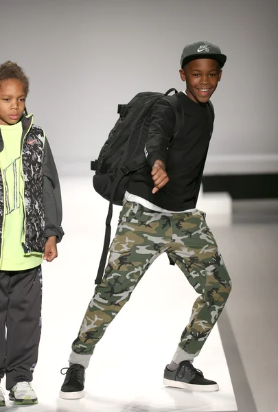 Nike Levi's Kids modeshow — Stockfoto