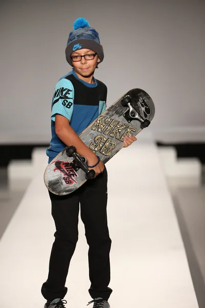Nike Levi's Kids modevisning — Stockfoto