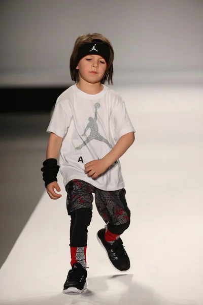 Desfile de moda Nike Levi 's Kids — Foto de Stock