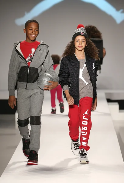 Desfile de moda Nike Levi 's Kids —  Fotos de Stock