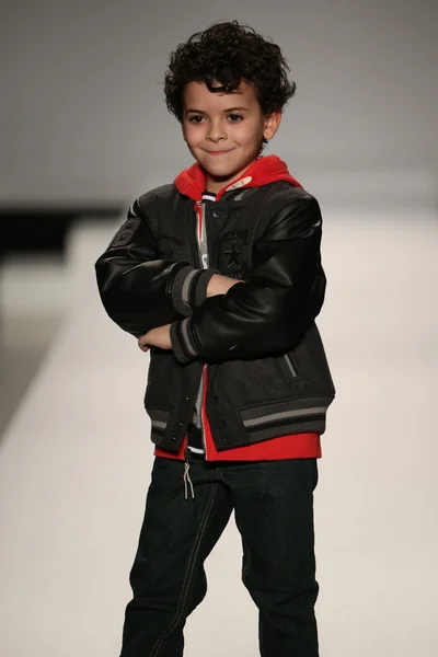 Nike Levi's Kids modevisning — Stockfoto