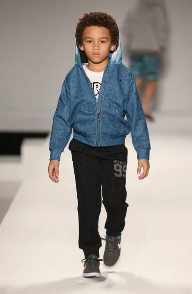 Nike Levi 's Kids desfile de moda — Fotografia de Stock