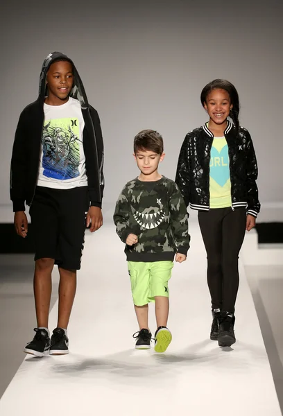 Nike Levi's çocuklar defile — Stok fotoğraf