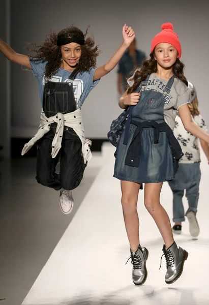 Nike Levi 's Kids fashion show — стоковое фото