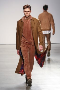 Perry Ellis sonbahar 2015