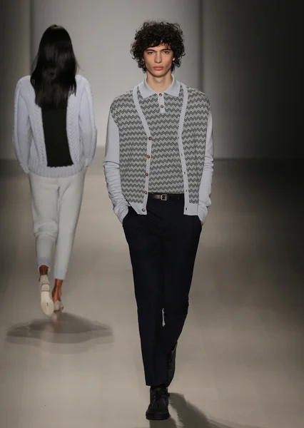 Επίδειξη μόδας Orley κατά τη διάρκεια του 2015 Mbfw πτώση — Φωτογραφία Αρχείου