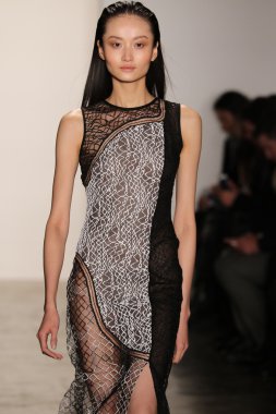 Jonathan Simkhai defile