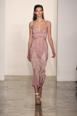 Jonathan Simkhai defile