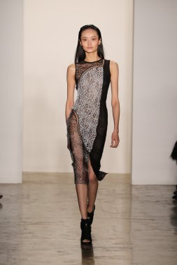 Jonathan Simkhai defile