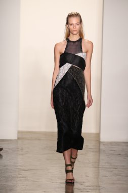 Jonathan Simkhai defile