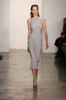 Jonathan Simkhai defile