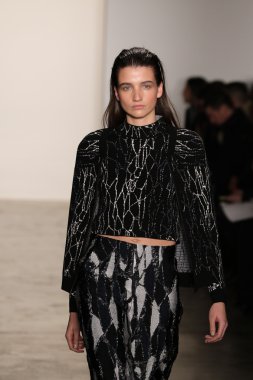 Jonathan Simkhai defile