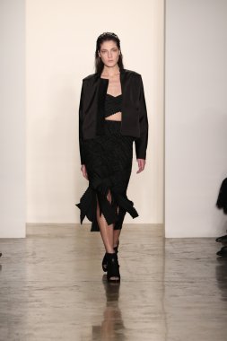 Jonathan Simkhai defile