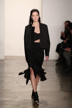 Jonathan Simkhai defile