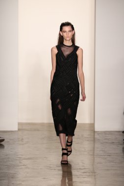 Jonathan Simkhai defile