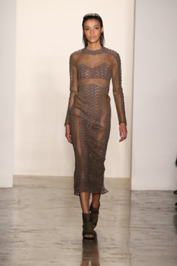 Jonathan Simkhai defile